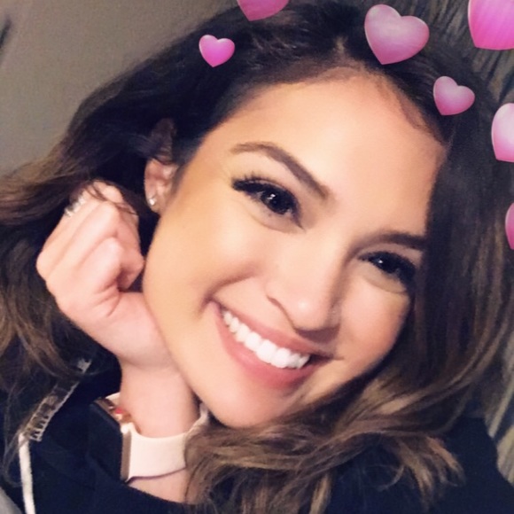 Meet your Posher, Aprill - Picture 2 of 2